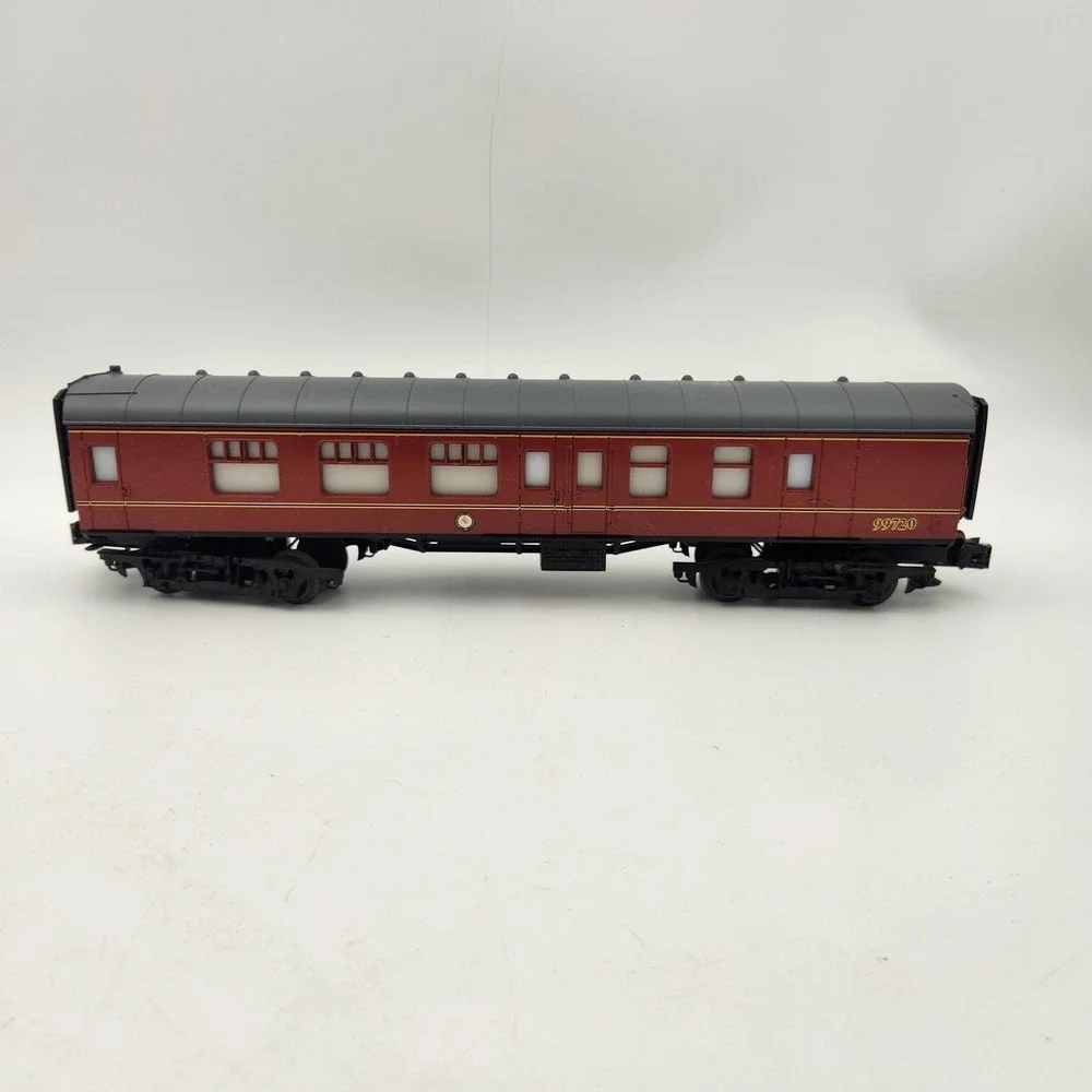 BR Maroon Mark 1 Passenger Coach 99720 HO OO Scale Model Train Carriage